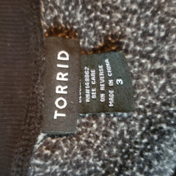 Torrid size 3 black sweatshirt with lace up sides - Picture 5 of 9